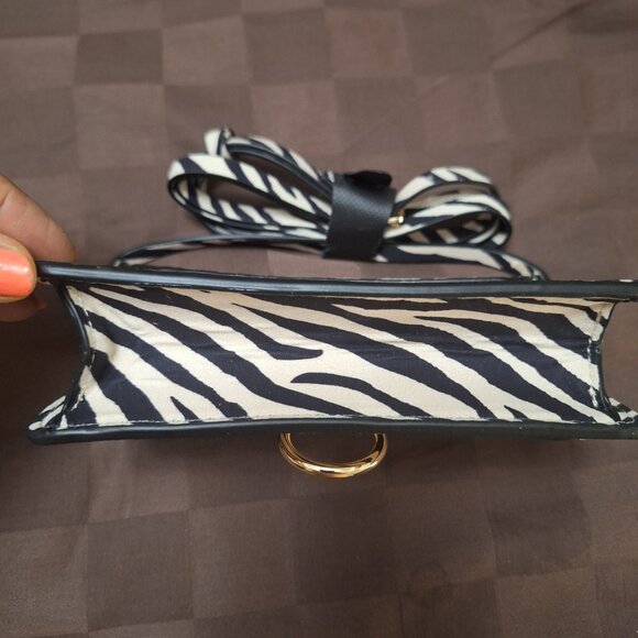 H&M PARTY PURSE. - Picture 3 of 3